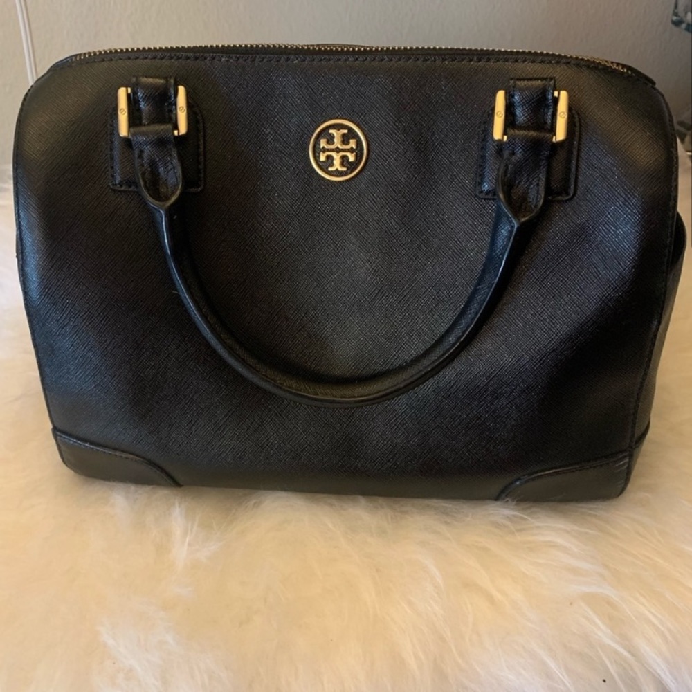 Tory Burch Robinson Middy Satchel in Black